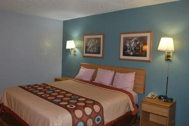 Super 8 by Wyndham Elk City