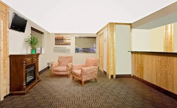 Super 8 by Wyndham Elkins - Genel