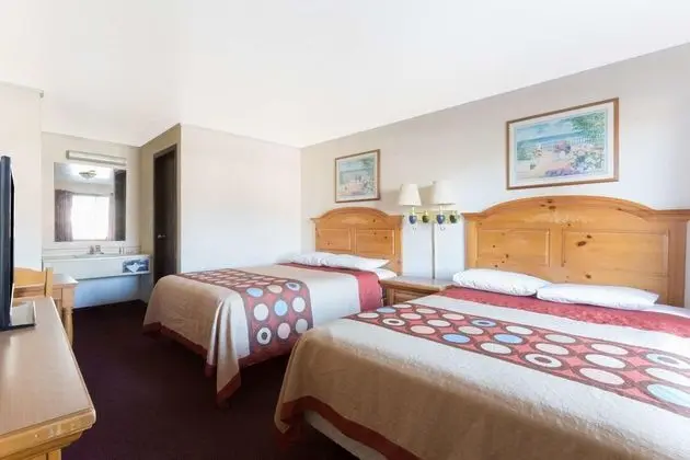 Super 8 by Wyndham Evanston