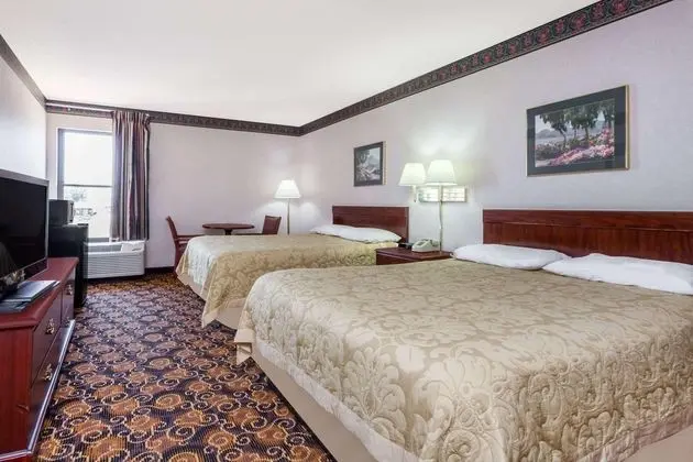 Super 8 by Wyndham Evansville North