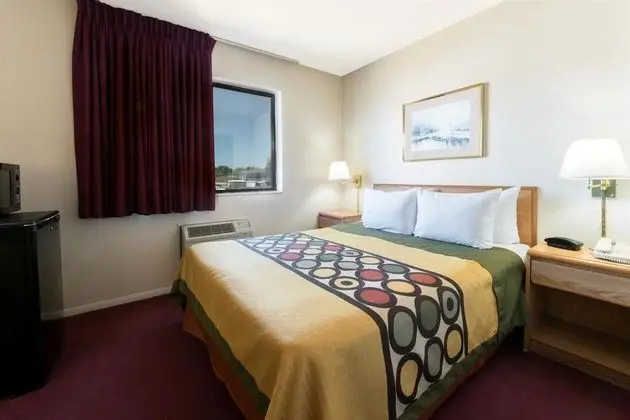 Super 8 by Wyndham Farmington