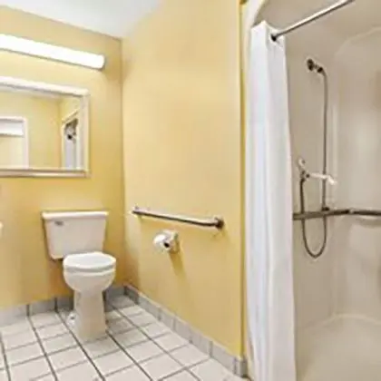 Super 8 by Wyndham Findlay - Banyo Tipleri
