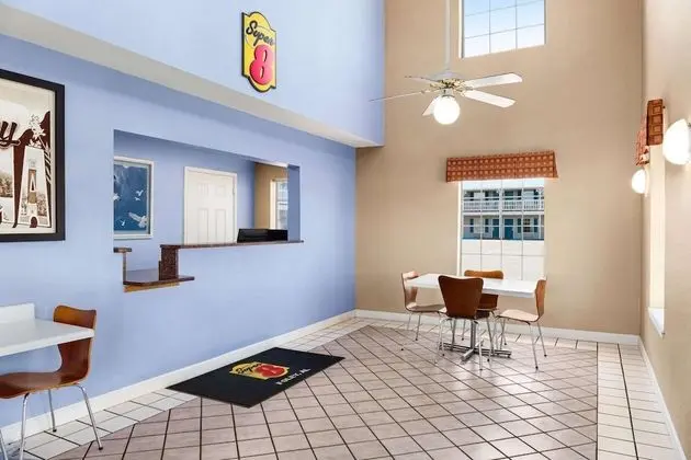 Super 8 by Wyndham Foley - Lobi