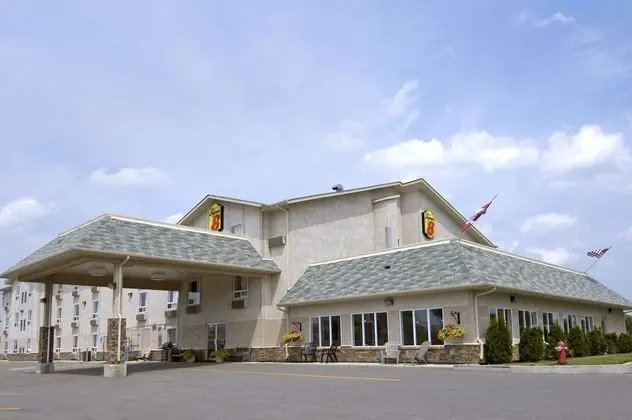 Super 8 by Wyndham Fort Frances - Dış Mekan
