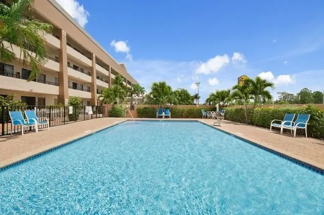 Super 8 by Wyndham Fort Myers