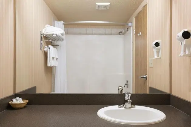Super 8 by Wyndham Fort Nelson