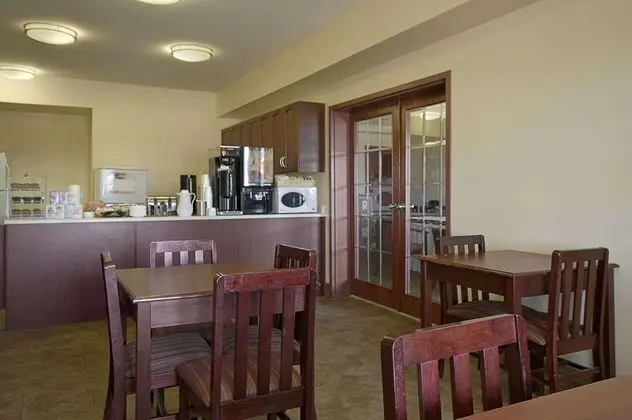 Super 8 by Wyndham Fort Saskatchewan