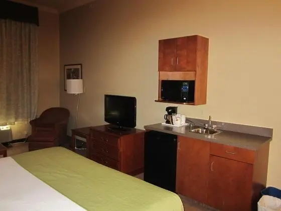 Super 8 by Wyndham Fort St. John - Genel