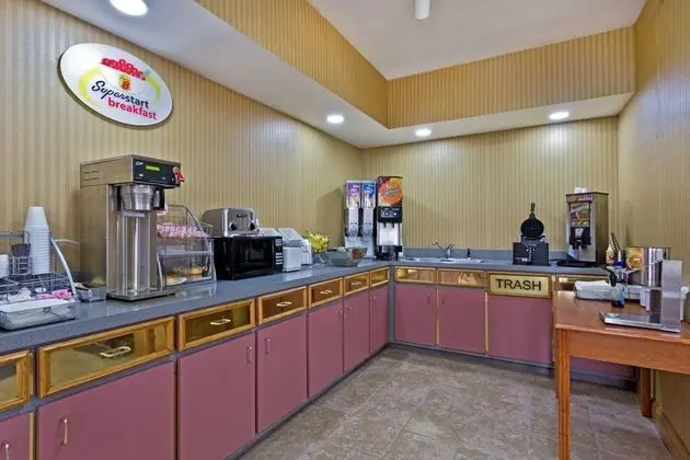 Super 8 by Wyndham Franklin Hwy 31