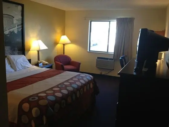 Super 8 by Wyndham Franklin/Middletown Area - Genel