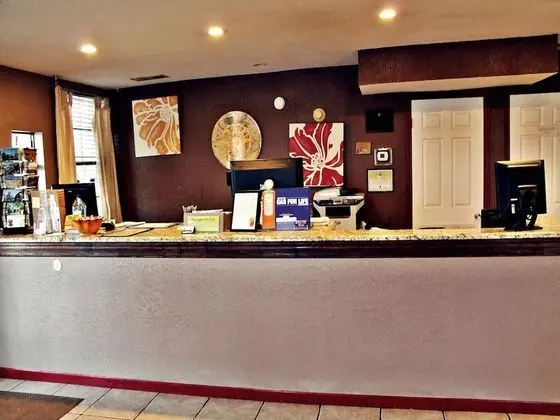 Super 8 by Wyndham Fredericksburg - Genel