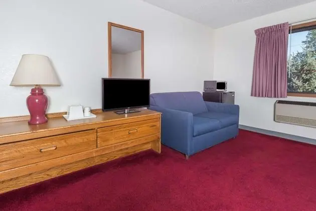 Super 8 by Wyndham Front Royal