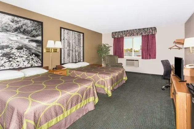 Super 8 by Wyndham Ft. Morgan