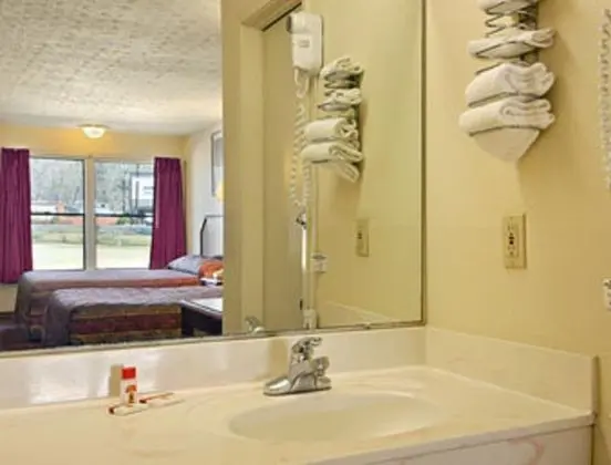 Super 8 by Wyndham Gadsden AL