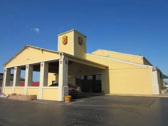 Super 8 by Wyndham Gainesville TX