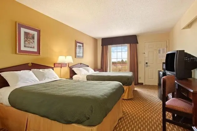 Super 8 by Wyndham Garner/Clayton/Raleigh