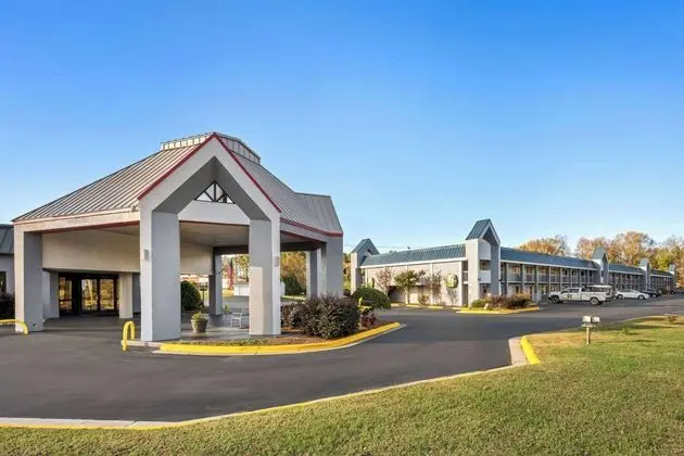 Super 8 by Wyndham Garysburg/Roanoke Rapids - 1
