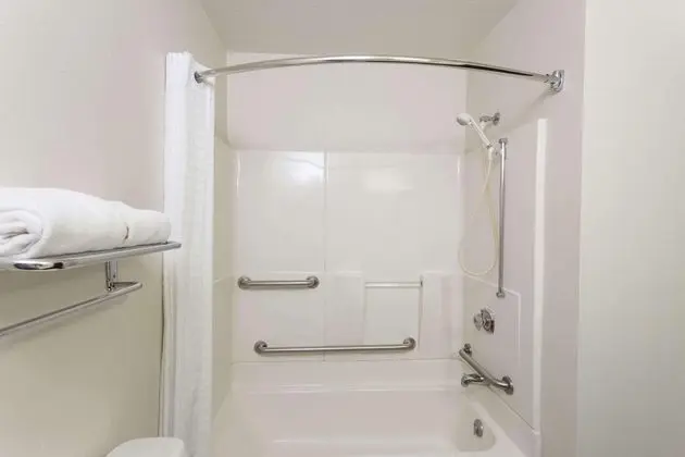 Super 8 by Wyndham Germantown/Milwaukee