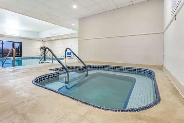 Super 8 by Wyndham Germantown/Milwaukee - Oda