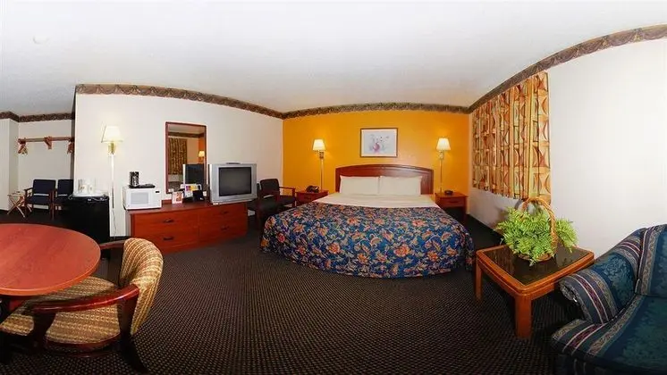 Super 8 by Wyndham Greensboro/Coliseum/Conv.