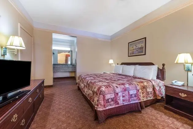 Super 8 by Wyndham Greenville