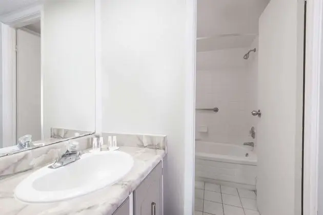 Super 8 by Wyndham Guelph - Banyo Tipleri