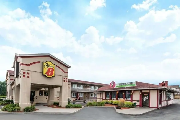 Super 8 by Wyndham Guelph - Dış Mekan