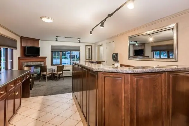 Super 8 by Wyndham Guelph - Lobi