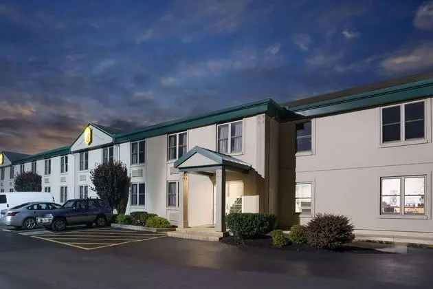 Super 8 by Wyndham Harrisburg Hershey West - Genel