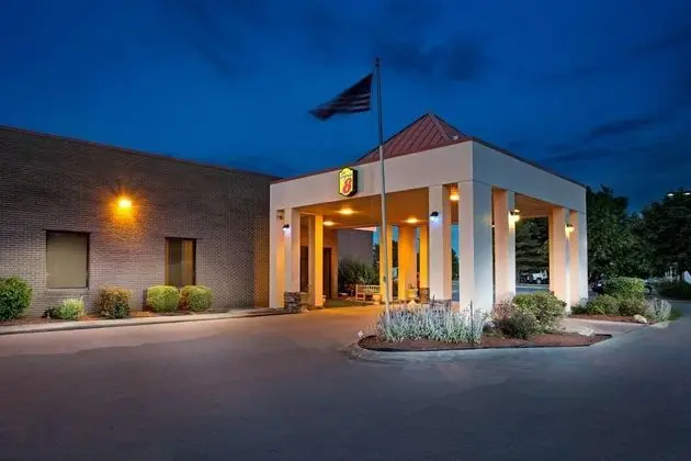 Super 8 by Wyndham Harrison OH