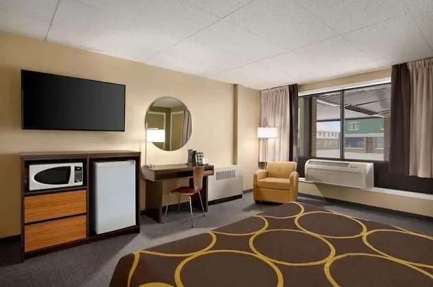 Super 8 by Wyndham Hearst ON