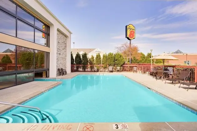 Super 8 by Wyndham Hermitage Nashville - Havuz