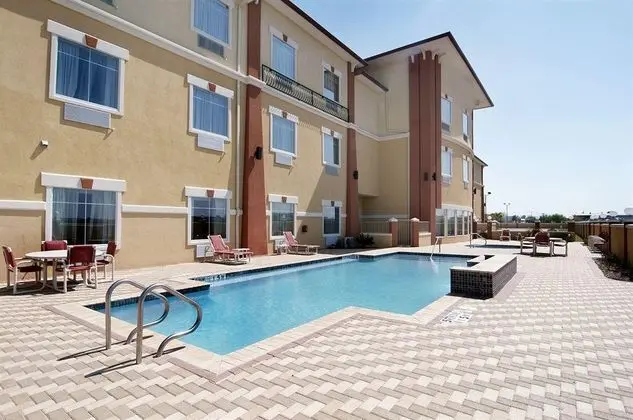 Super 8 by Wyndham Hidalgo/McAllen Area