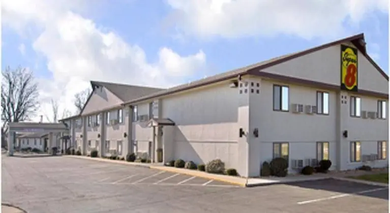 Super 8 by Wyndham Higginsville