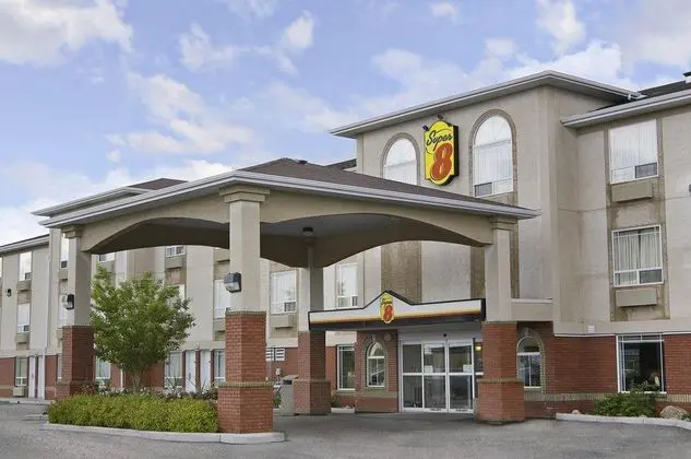 Super 8 by Wyndham High River