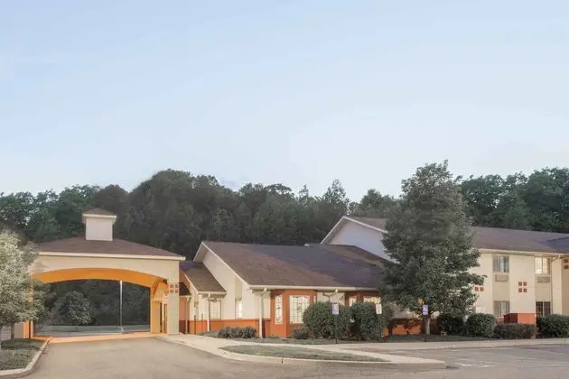 Super 8 by Wyndham Highland NY