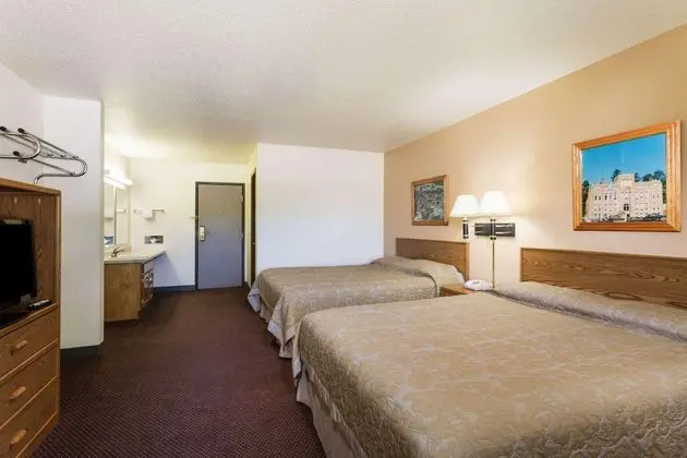 Super 8 by Wyndham Hot Springs
