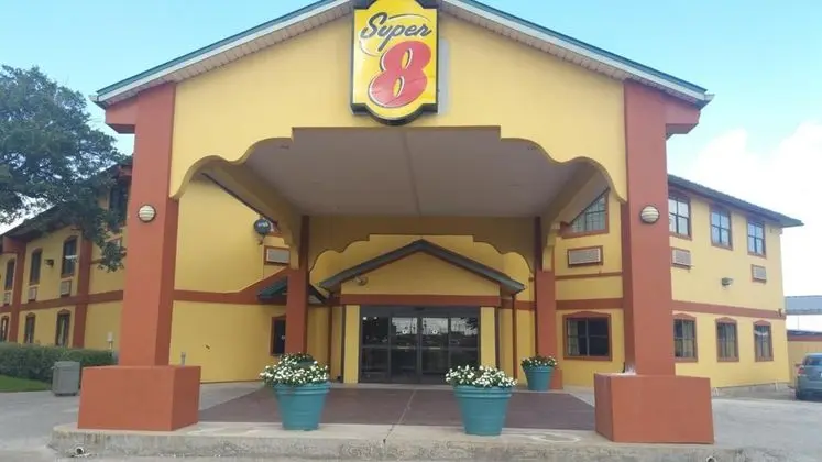 Super 8 by Wyndham Houston Hobby Airport North