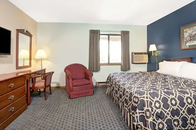 Super 8 by Wyndham Hudson