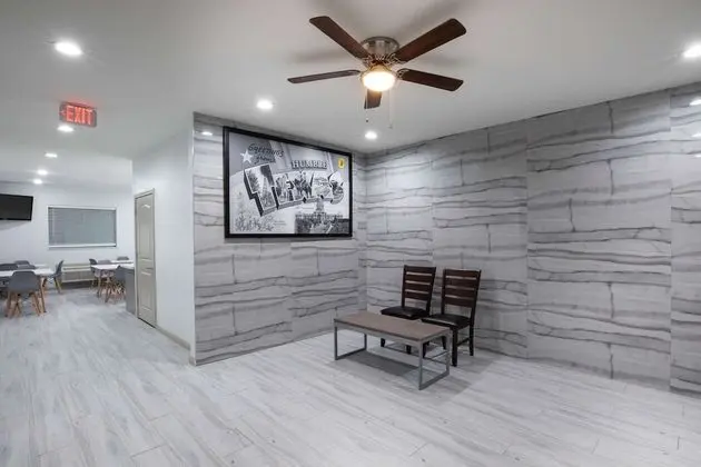 Super 8 by Wyndham Humble/Fallcreek/Houston - Lobi