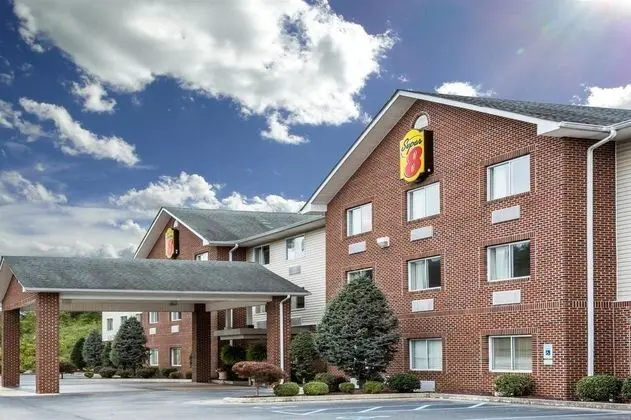 Super 8 by Wyndham Huntington WV