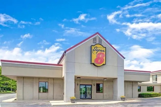 Super 8 by Wyndham Indianapolis South - 1