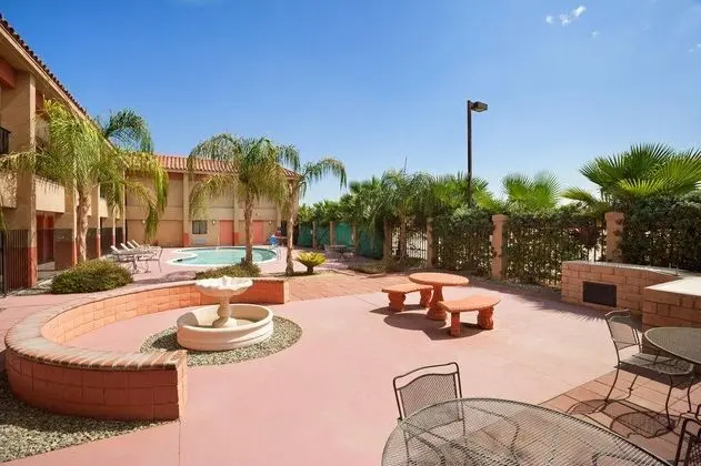 Super 8 by Wyndham Indio