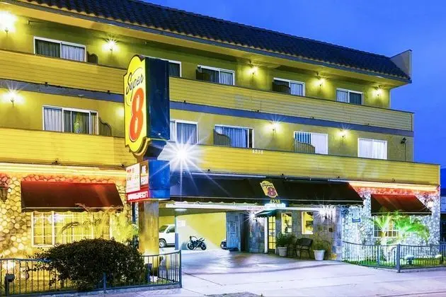 Super 8 by Wyndham Inglewood/LAX/LA Airport