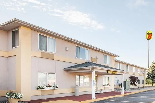 Super 8 by Wyndham Ionia MI