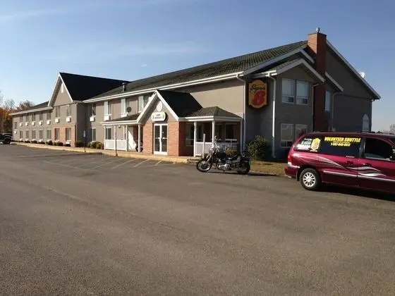 Super 8 by Wyndham Jackson MN