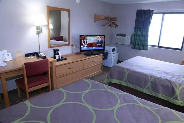 Super 8 by Wyndham Jamestown
