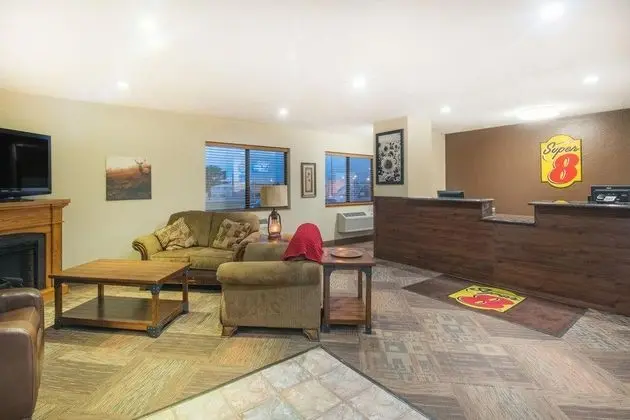 Super 8 by Wyndham Jamestown - Genel