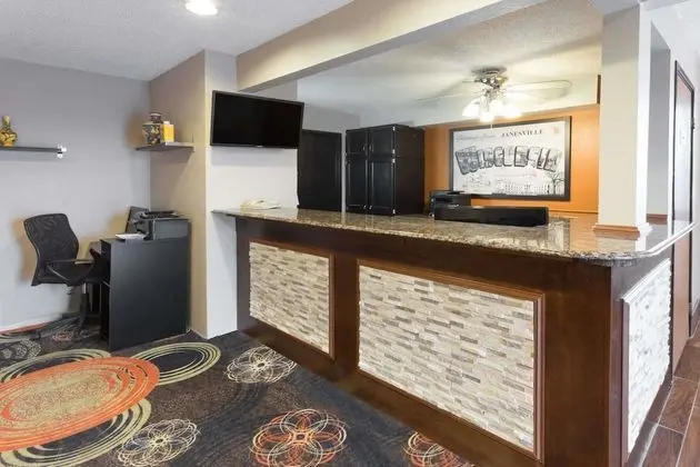Super 8 by Wyndham Janesville - Lobi