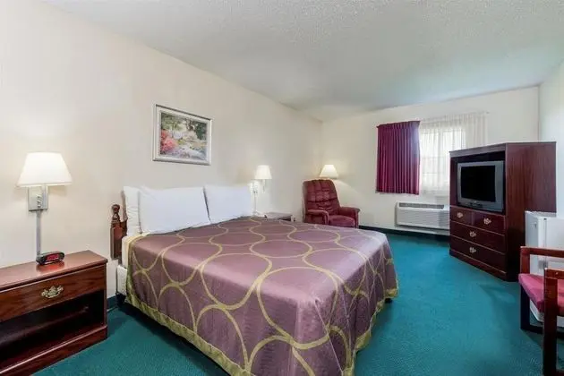 Super 8 by Wyndham Jerseyville